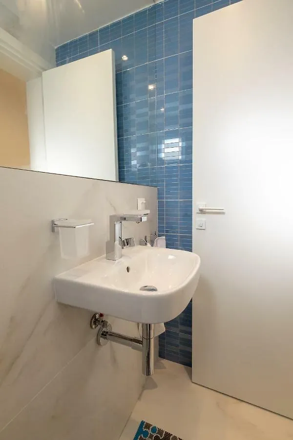 Vitosha Blvd 3-Bedroom, 2-Bathroom Lux Suite Sofie